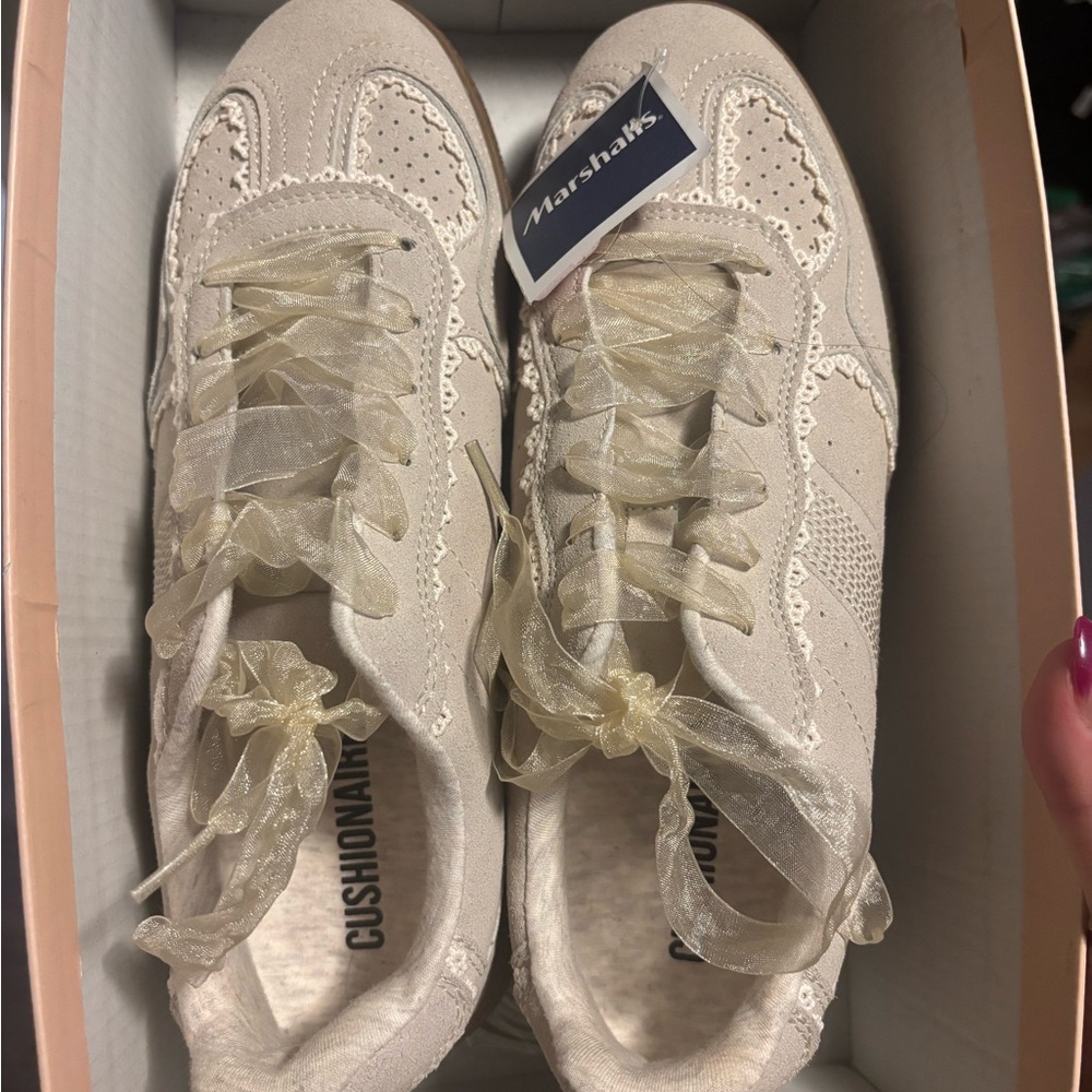 Cushionaire Women's Cream Lace-Up Ribbon Sneakers